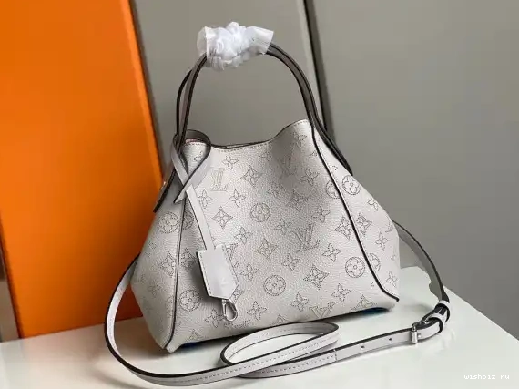 WIS LOUIS HINA PM VUITTON 0523